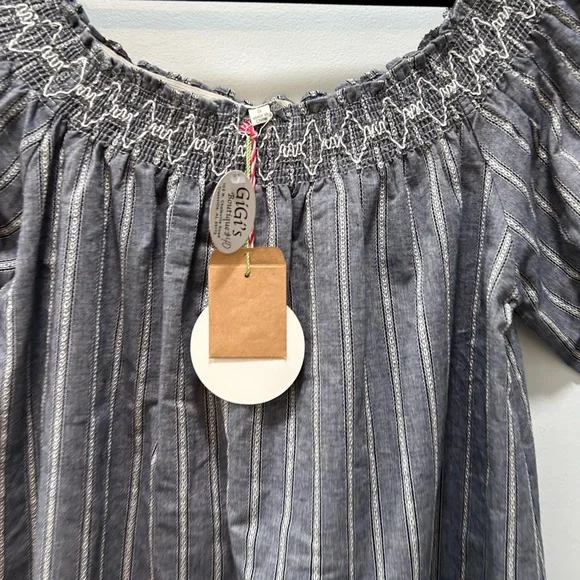 Umgee Gray and White Smocked 3/4 Sleeve Dress. Size Small - Picture 2 of 6